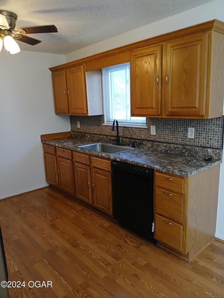 1627 South St - Photo 4 of 11