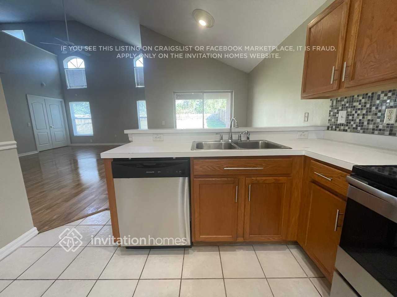 12840 Kings Lake Dr - Photo 5 of 17