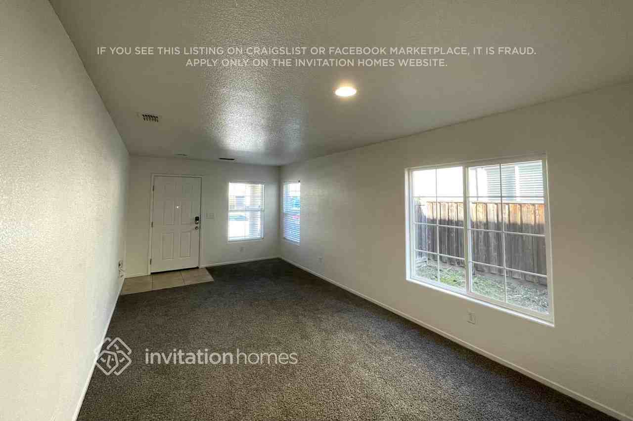 382 Craftsman Dr - Photo 2 of 18