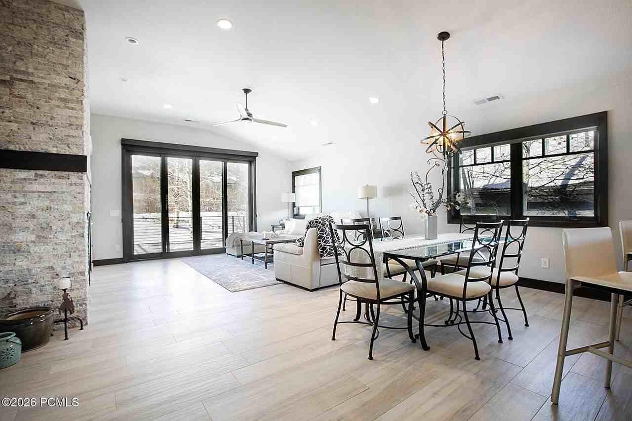 4129 Worthington Dr - Photo 2 of 22