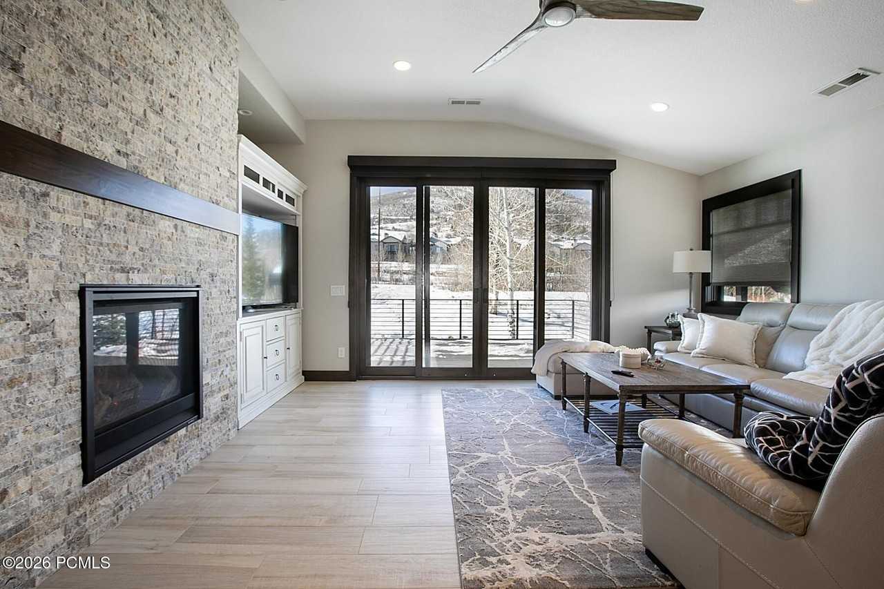 4129 Worthington Dr - Photo 3 of 22