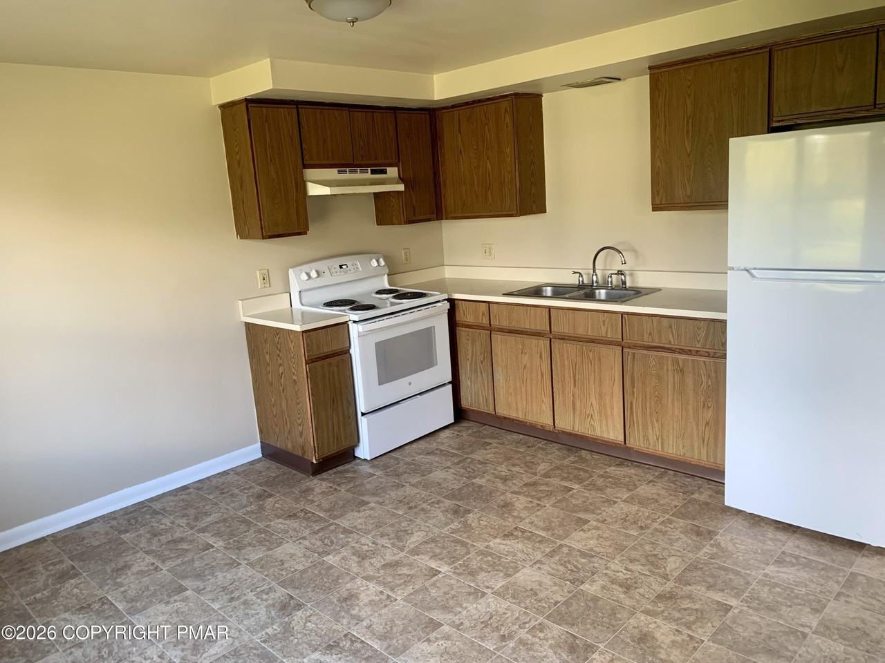 106 Madison St Apt G1 #G1 - Photo 4 of 10