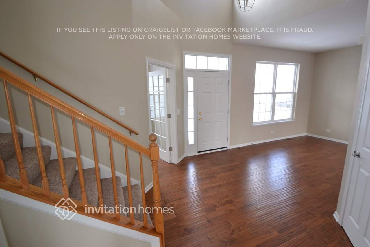 2382 Castle Pines Ln - Photo 2 of 13