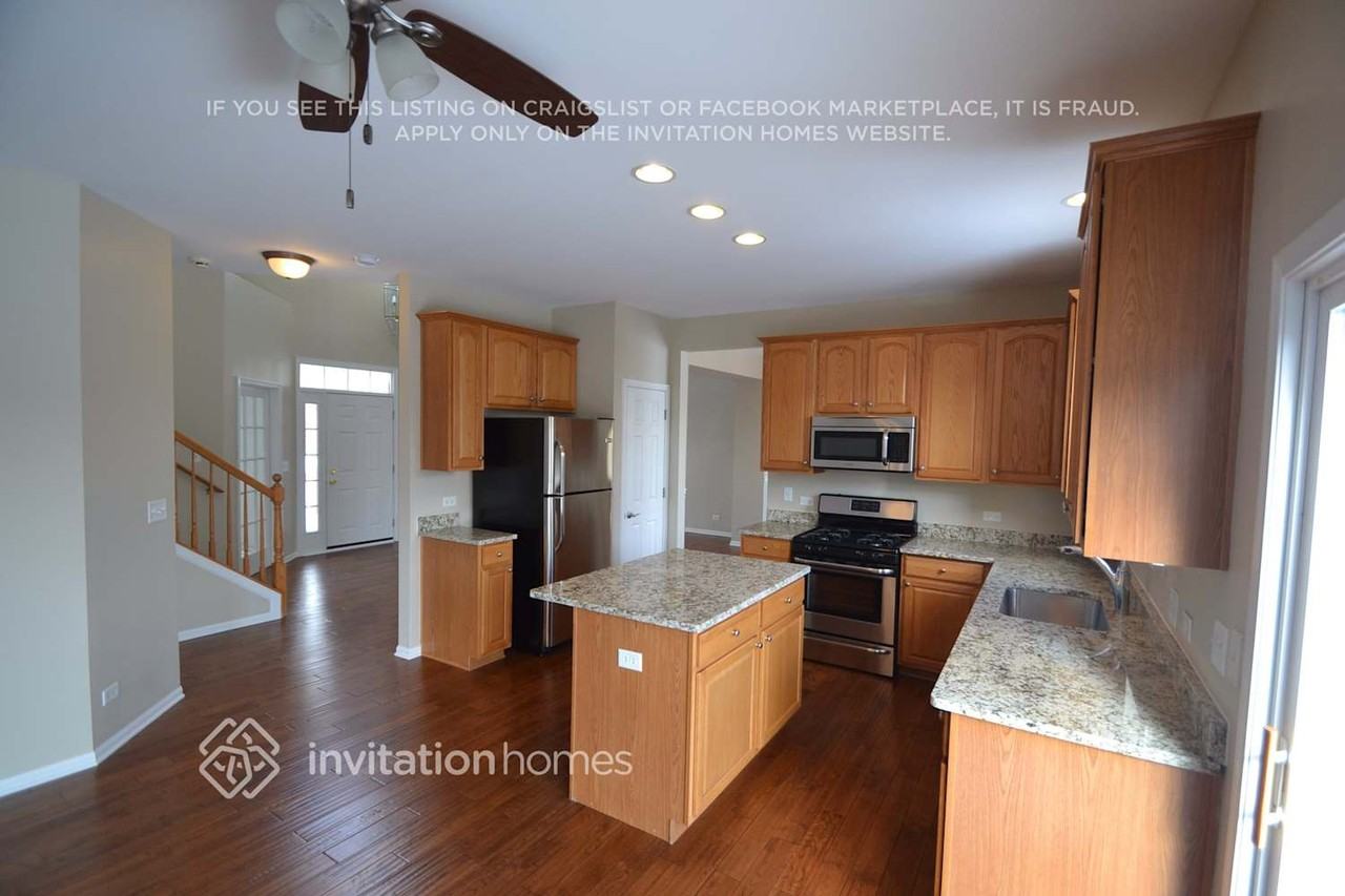 2382 Castle Pines Ln - Photo 4 of 13