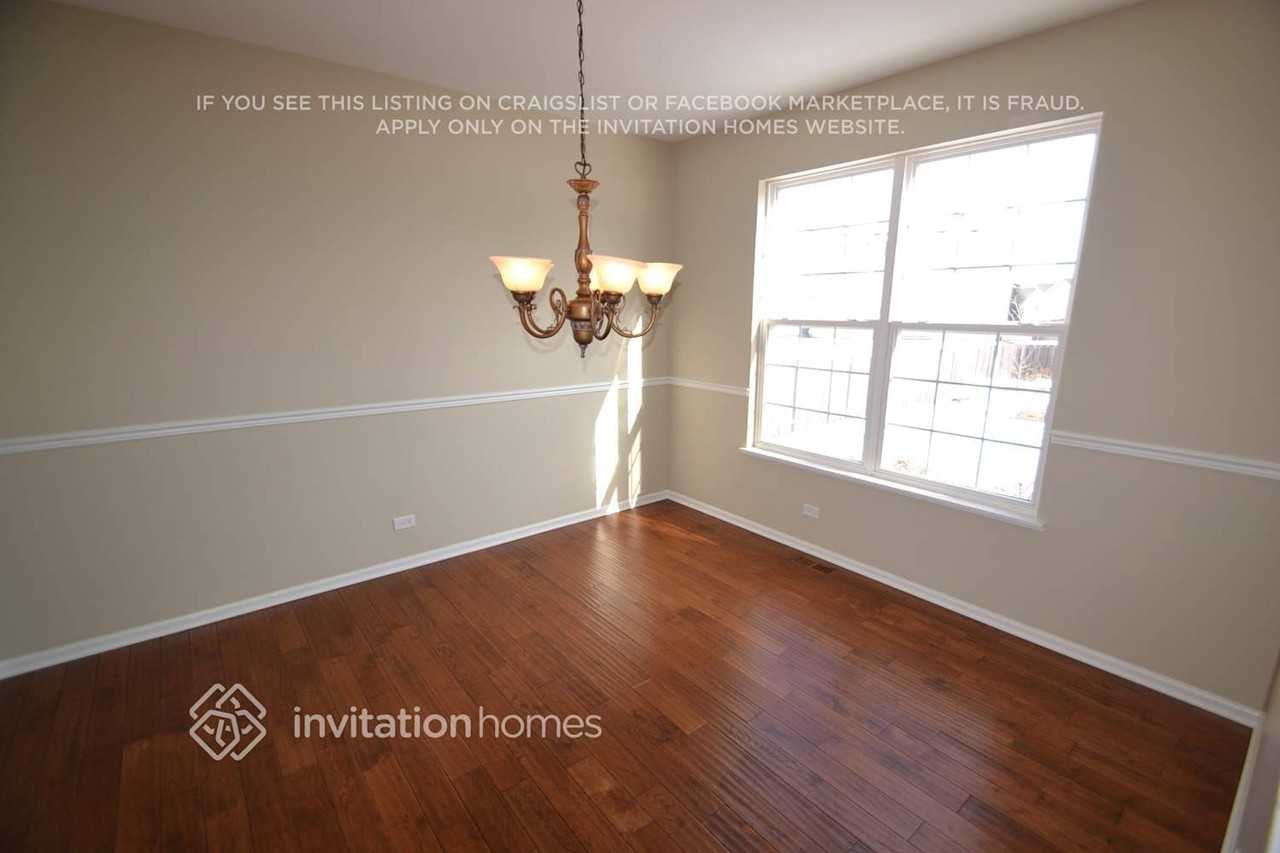 2382 Castle Pines Ln - Photo 5 of 13