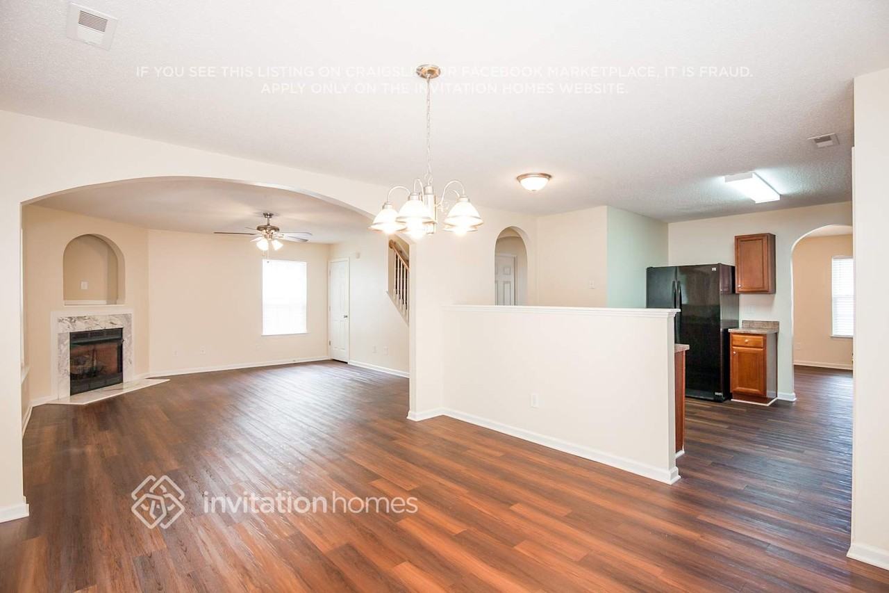 1718 Mission Oaks St - Photo 4 of 17