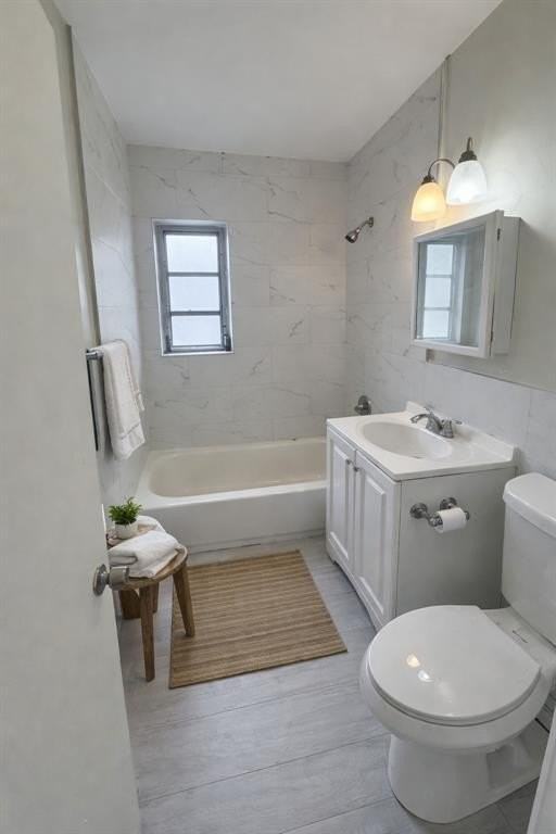 1921 Buchanan St - Photo 5 of 8