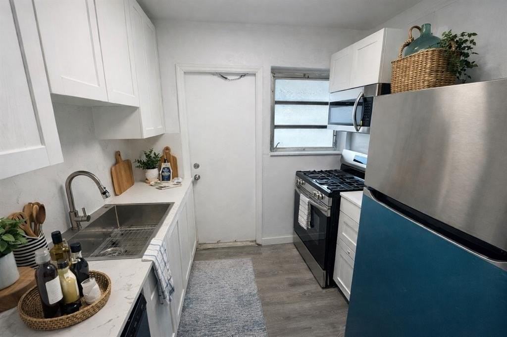 1921 Buchanan St - Photo 6 of 8