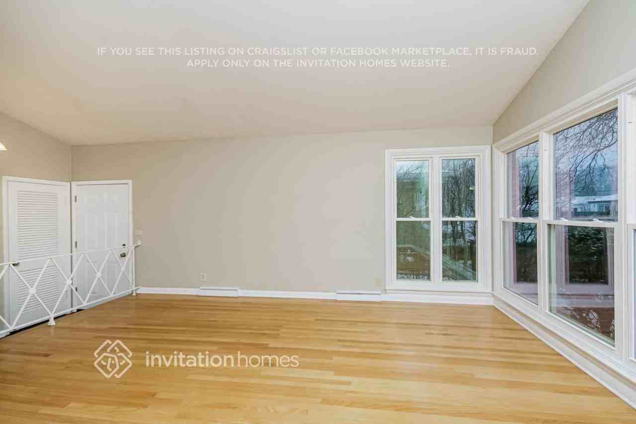 3643 Greenwood St - Photo 7 of 19