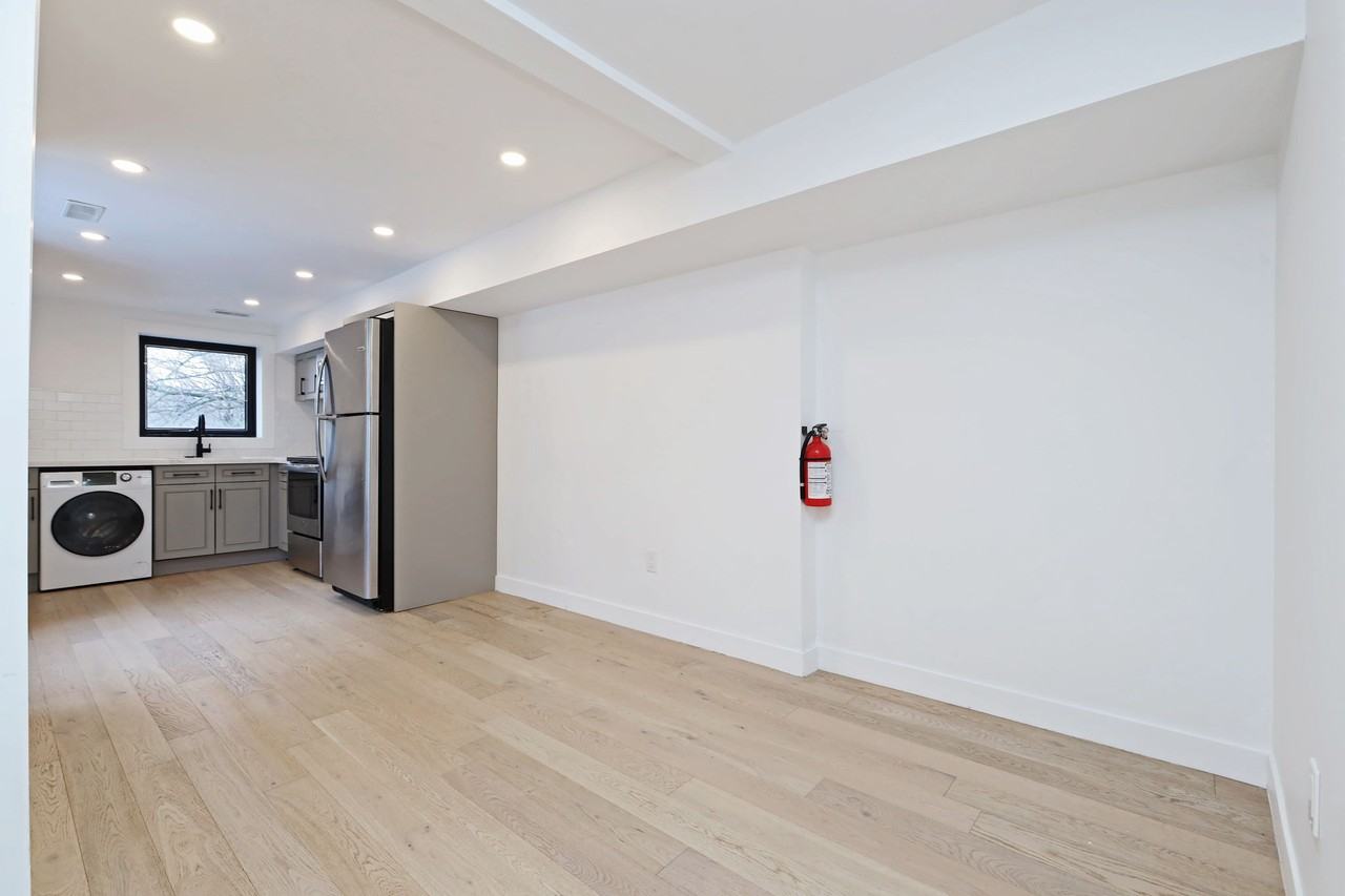 462 Kingston Road #1 - Photo 7 of 23