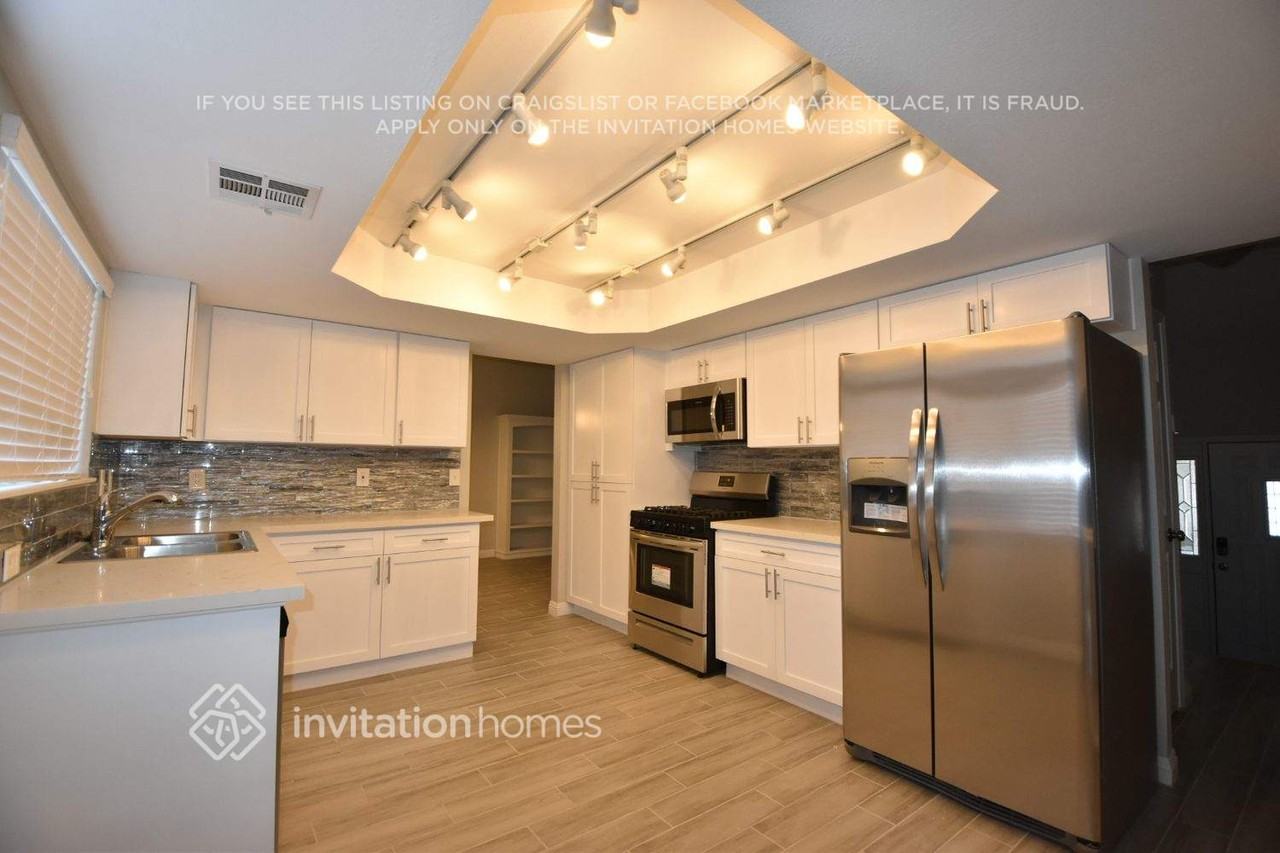 7517 W Gilmore Ave - Photo 4 of 14