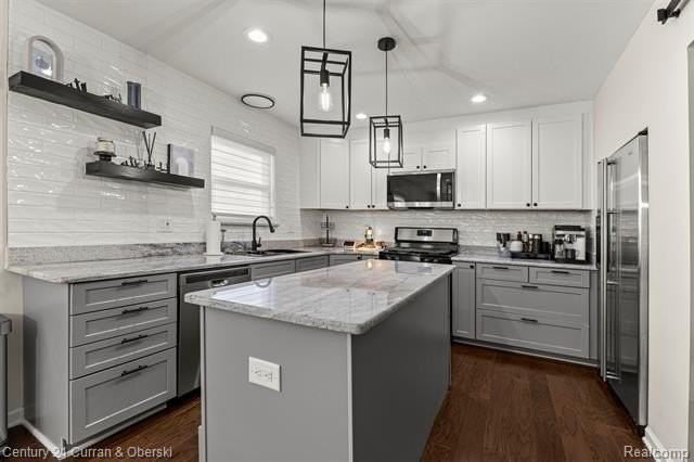 7612 Admiralty Dr - Photo 7 of 47