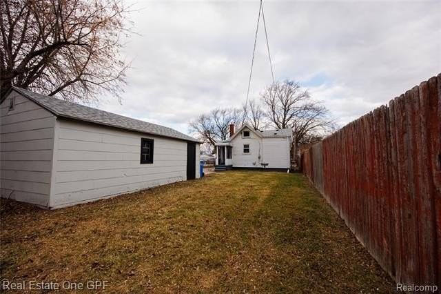 8242 Maxwell Ave - Photo 3 of 40