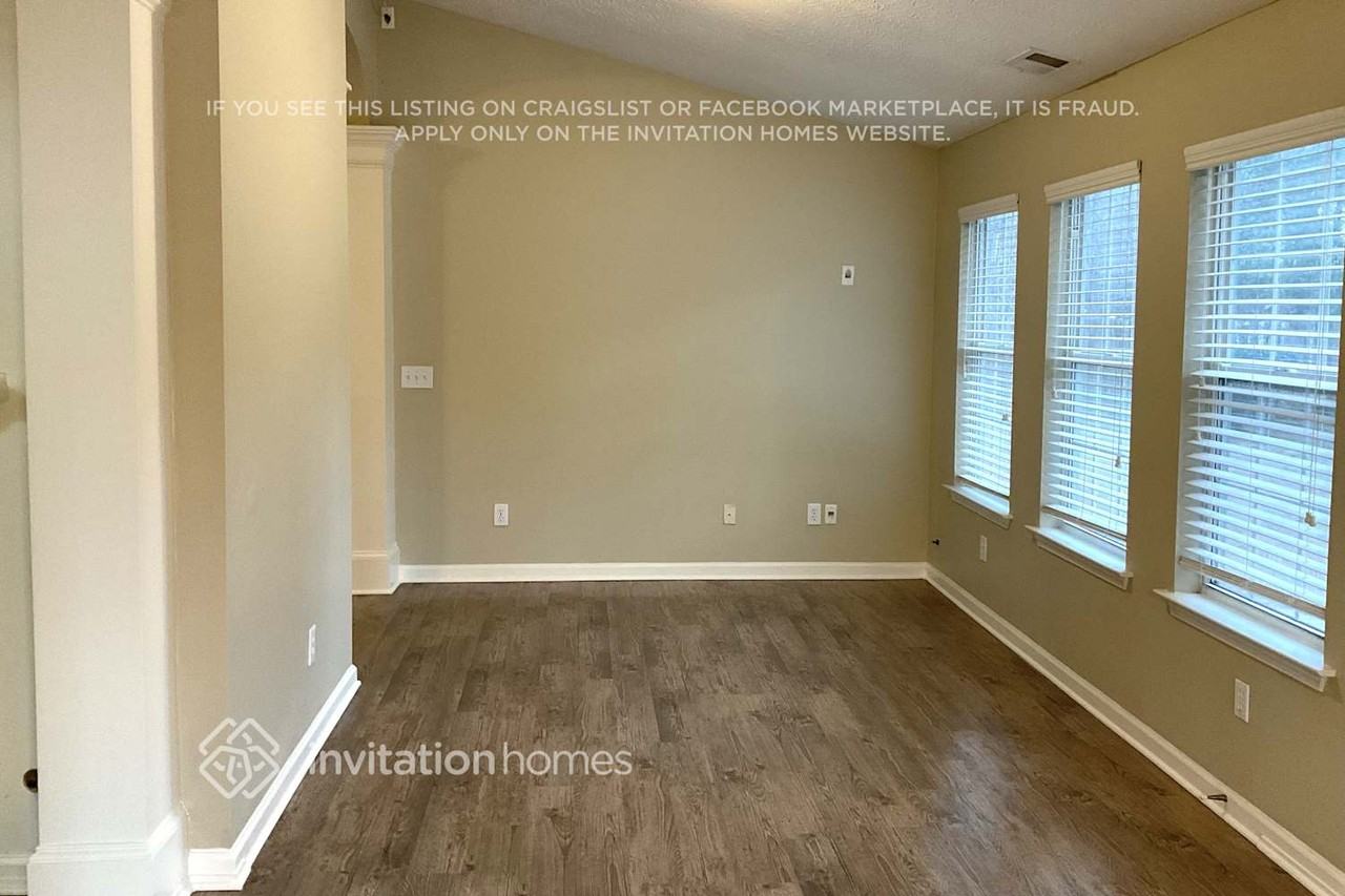 1533 Milford Pl Sw - Photo 4 of 10