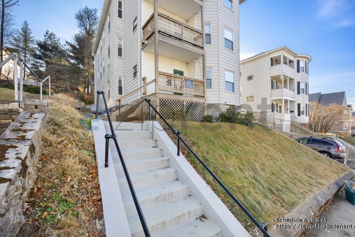 82 Green Hill Pkwy #3 - Photo 2 of 27