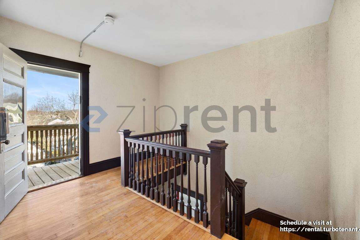 82 Green Hill Pkwy #3 - Photo 5 of 27