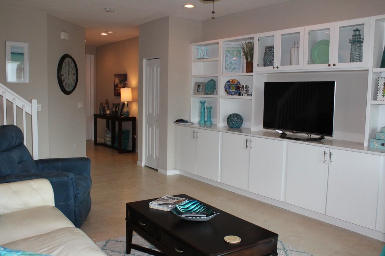 149 Gramercy Square Dr - Photo 2 of 32