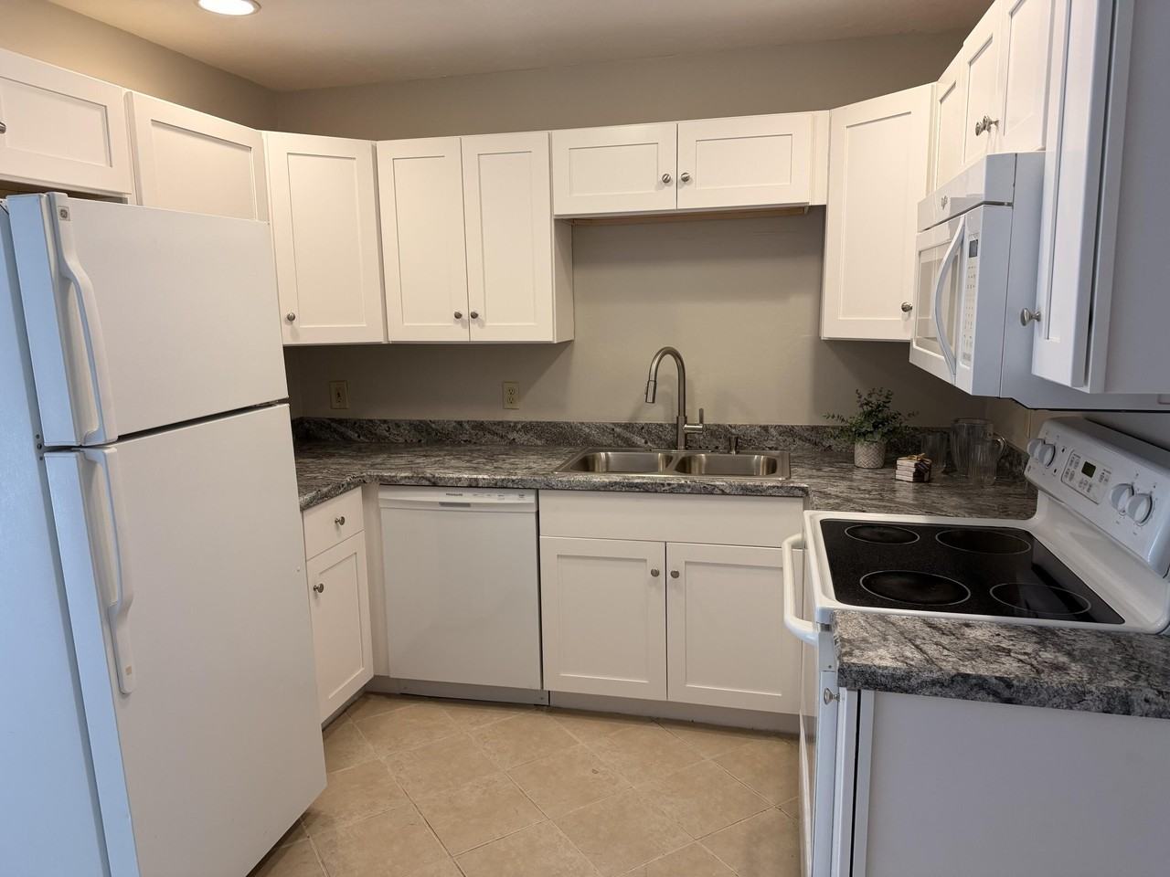 125 Se Millwood Ter - Photo 4 of 14