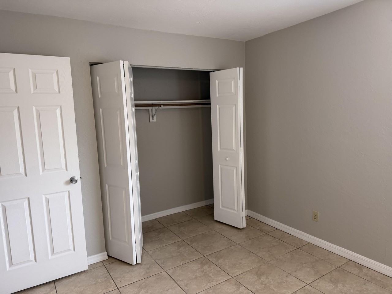 125 Se Millwood Ter - Photo 5 of 14