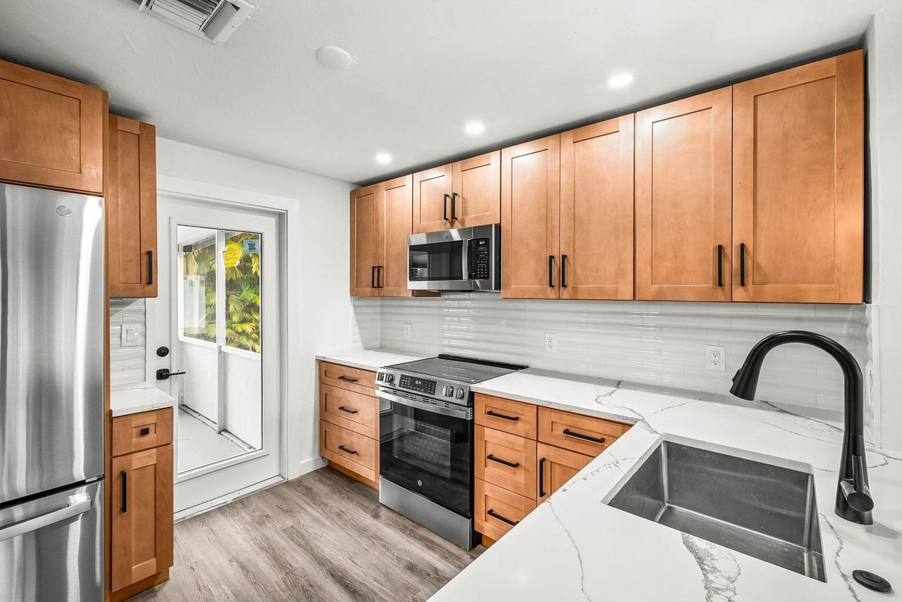 1505 Ne 30th St - Photo 2 of 31