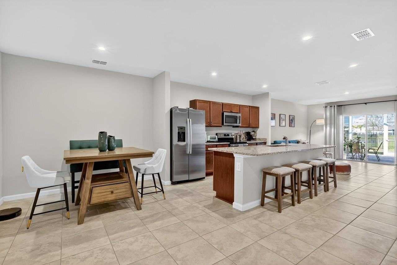 806 Persimmon Pl - Photo 4 of 34