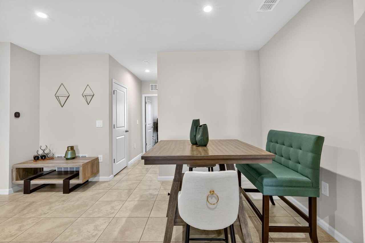 806 Persimmon Pl - Photo 5 of 34