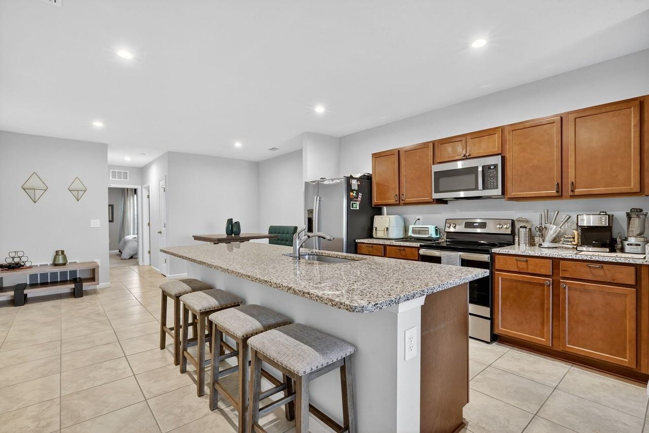 806 Persimmon Pl - Photo 7 of 34