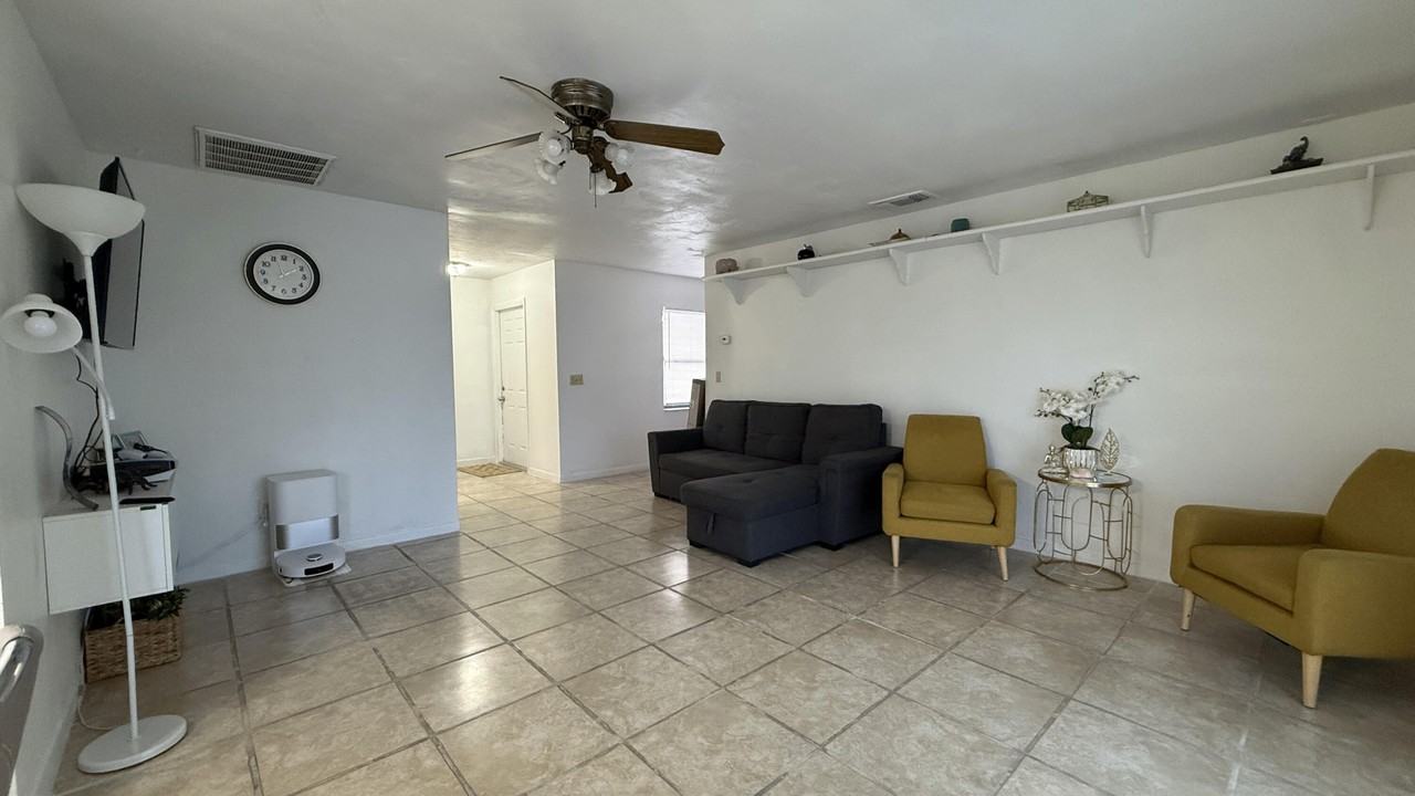 1415 Se Port St Lucie Blvd - Photo 2 of 14