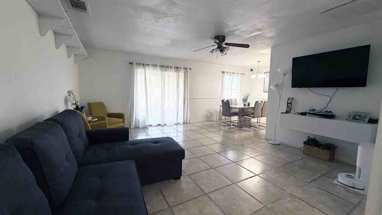 1415 Se Port St Lucie Blvd - Photo 3 of 14