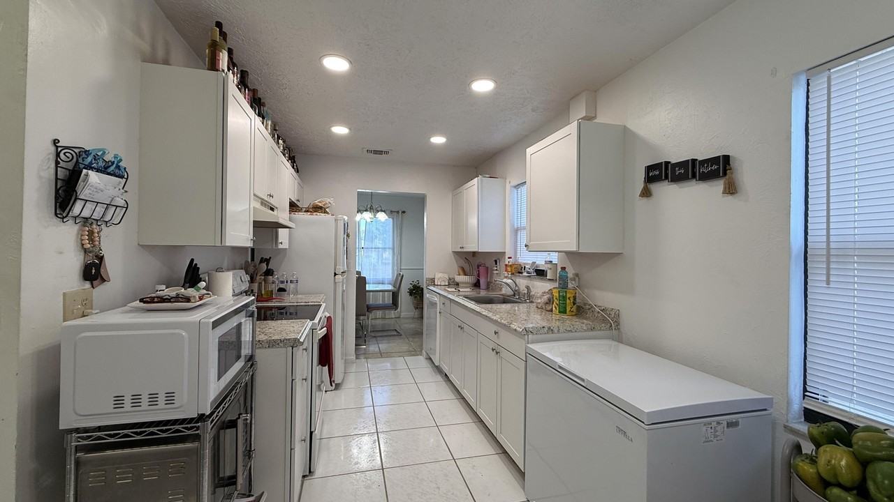 1415 Se Port St Lucie Blvd - Photo 5 of 14