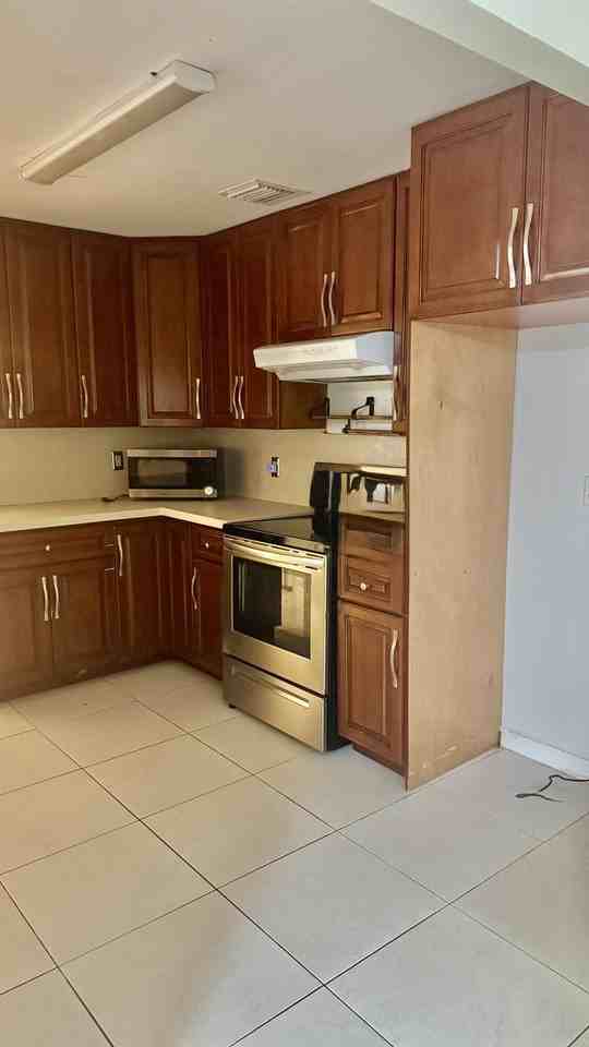 931 Hibiscus Dr - Photo 3 of 8