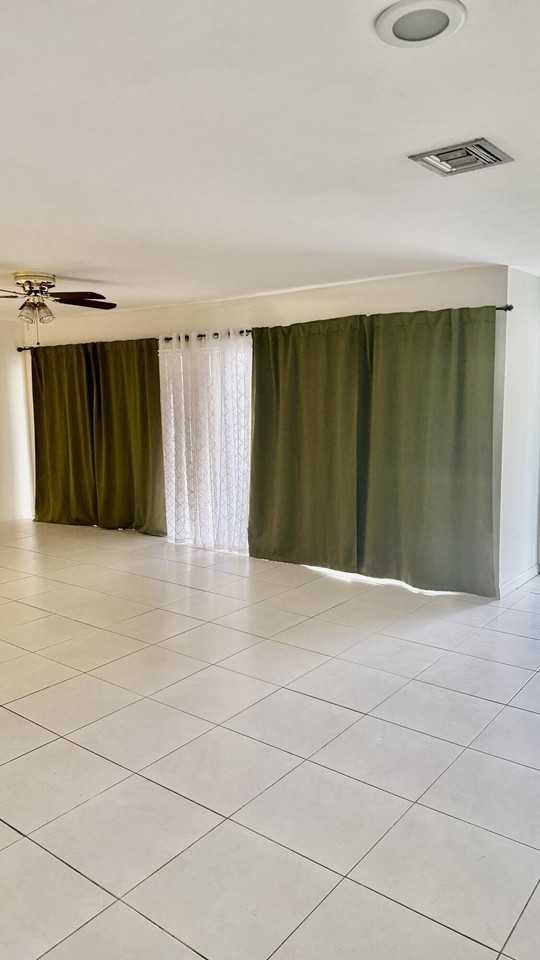 931 Hibiscus Dr - Photo 4 of 8