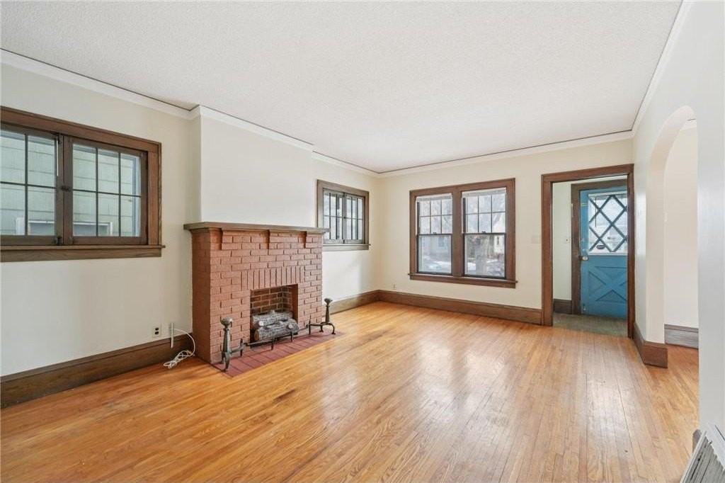 661 Surrey Ave - Photo 5 of 35