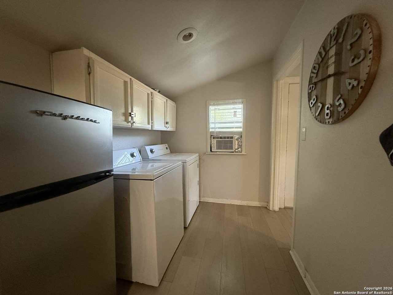 109 Bonham St Apt C - Photo 5 of 9