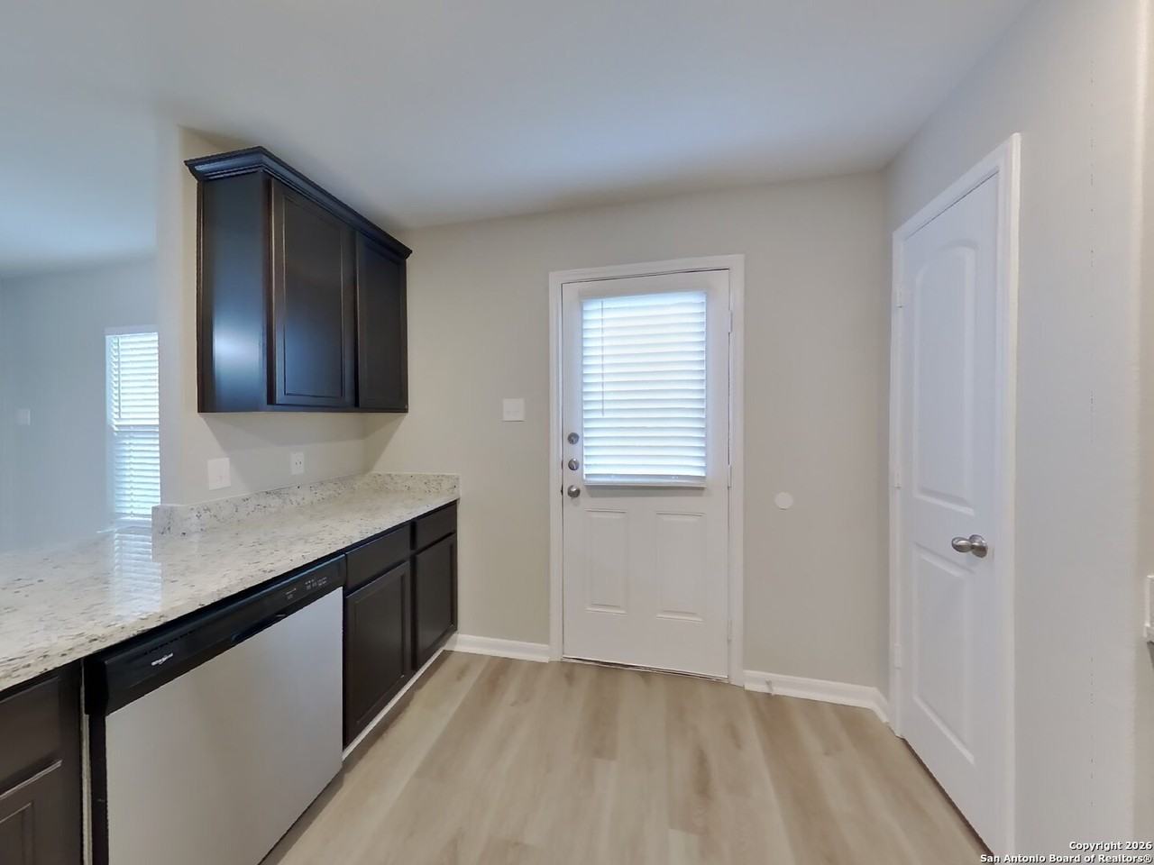 11031 Chatham Ct - Photo 6 of 19