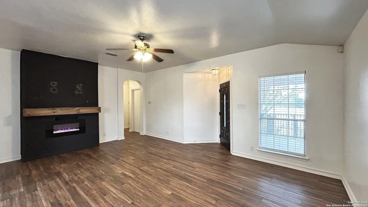 5007 Wood Glen Dr - Photo 3 of 34