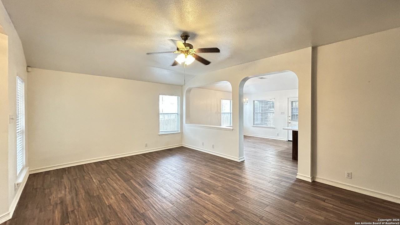 5007 Wood Glen Dr - Photo 5 of 34