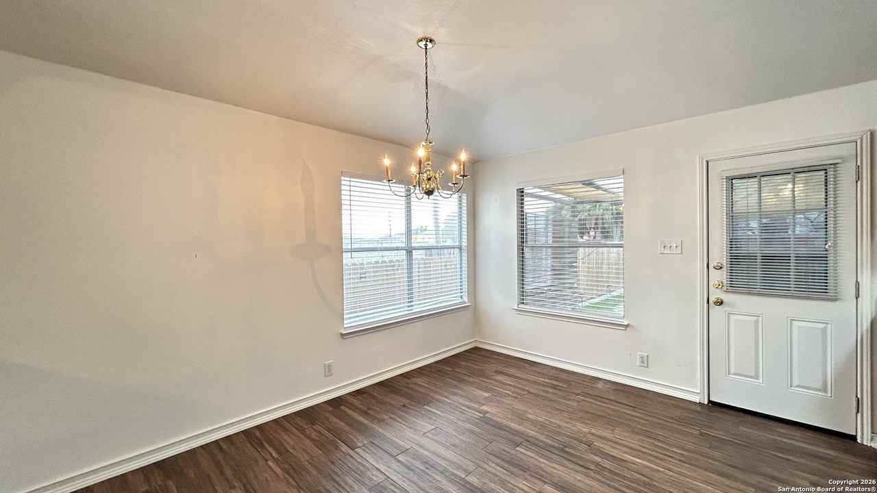5007 Wood Glen Dr - Photo 6 of 34