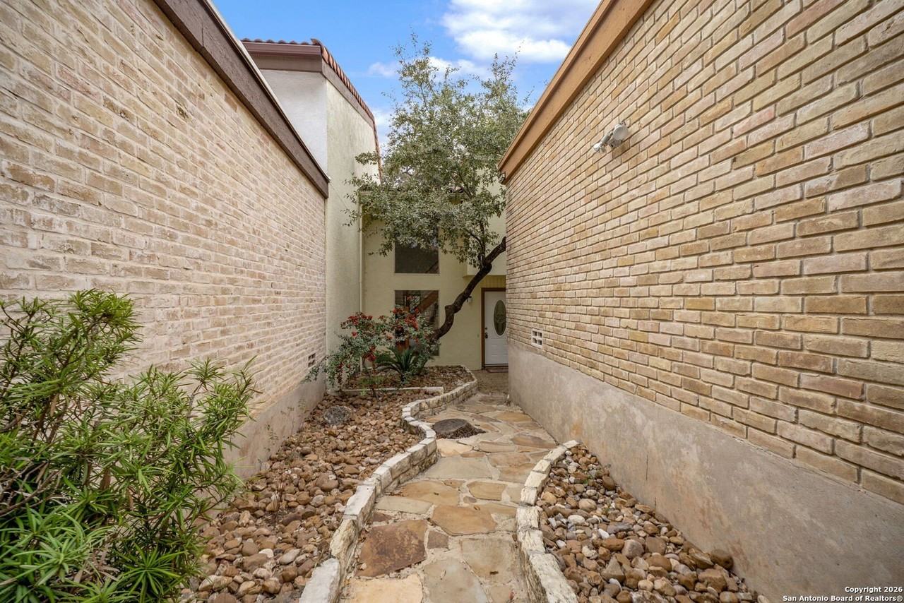 11622 Caprock St - Photo 4 of 35