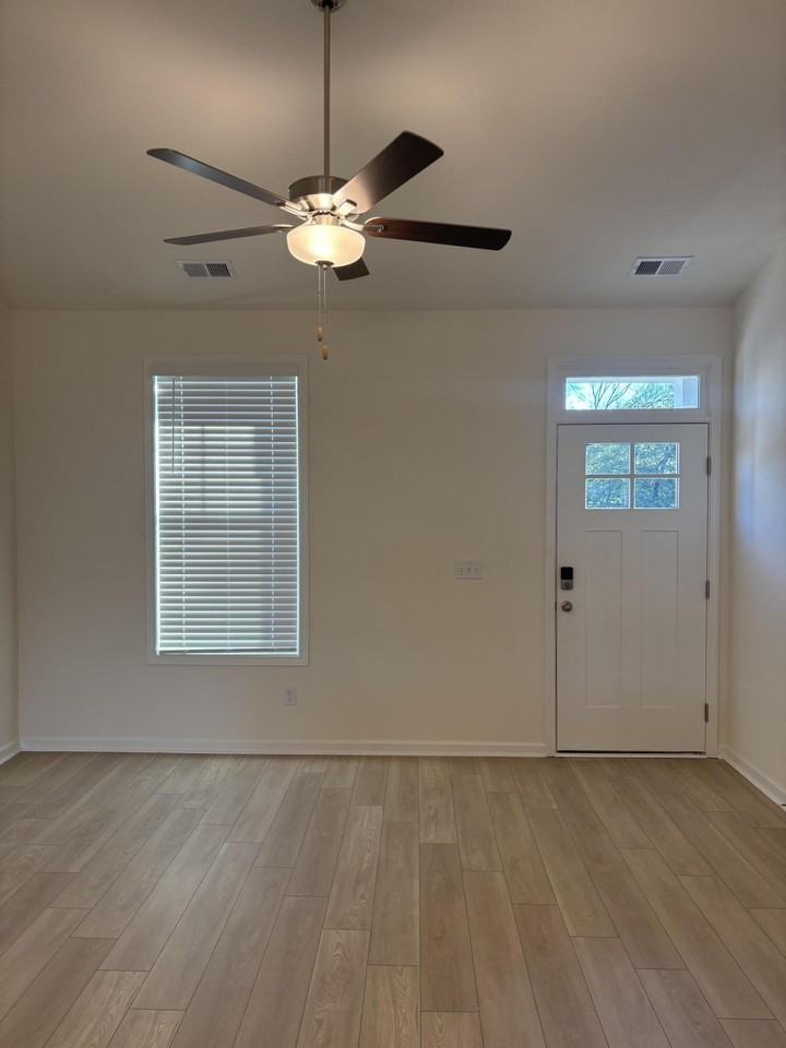 370 Acorn St - Photo 6 of 46