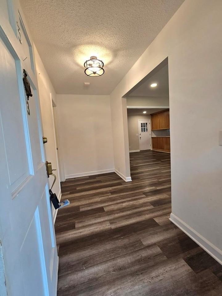 3 Valleybrook Ct - Photo 2 of 32