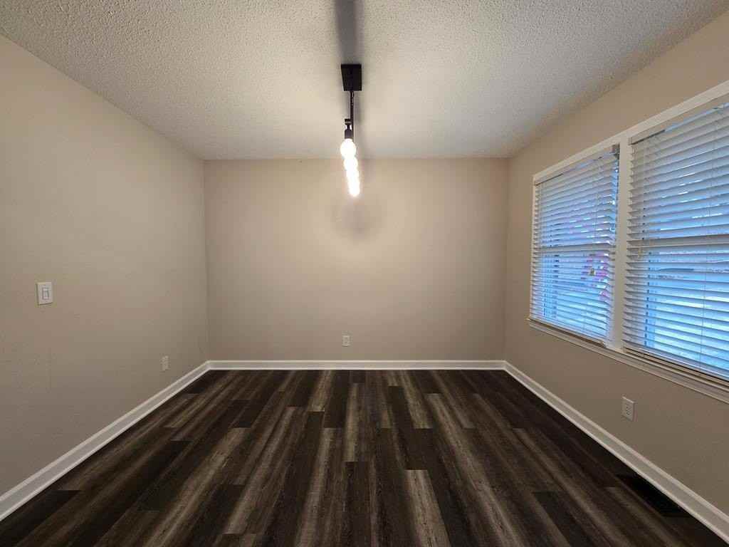 3 Valleybrook Ct - Photo 7 of 32