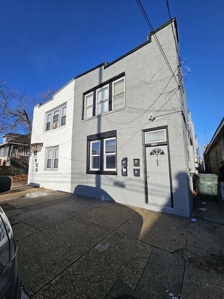 709 Adriatic Ave - Photo 2 of 19