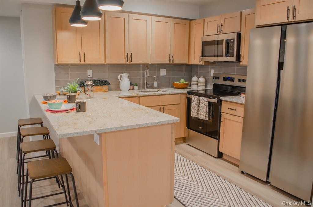 540 Joslen Blvd - Photo 7 of 36