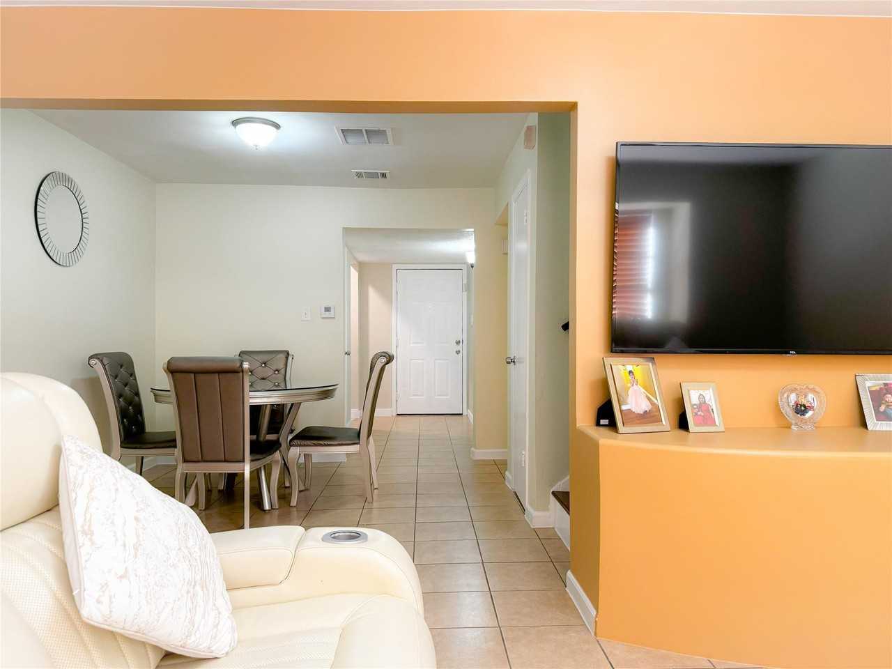 6551 S Briar Bayou Dr - Photo 3 of 26