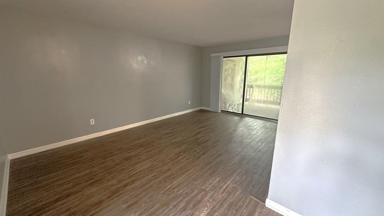 3735 Donovan Dr Apt C #C - Photo 2 of 18