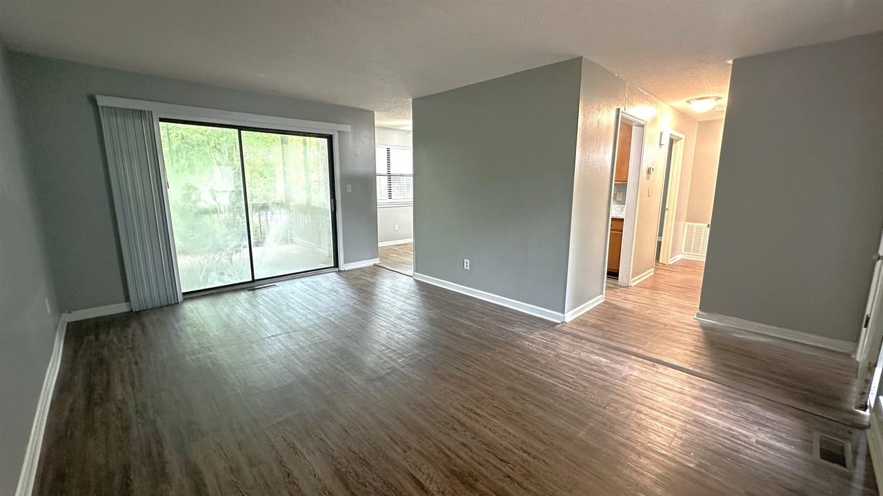 3735 Donovan Dr Apt C #C - Photo 3 of 18