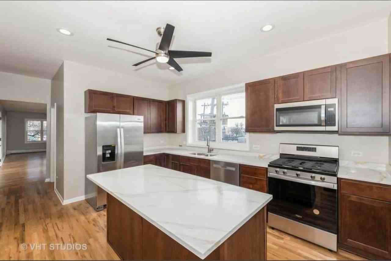 1133 Beloit Ave ##2 - Photo 3 of 7