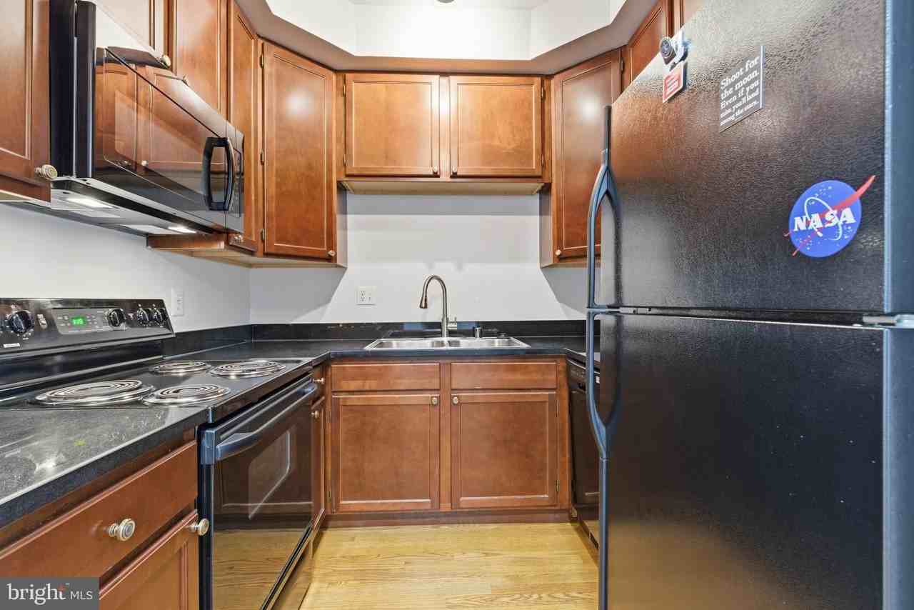 1203 N St Nw Apt E #E - Photo 6 of 24