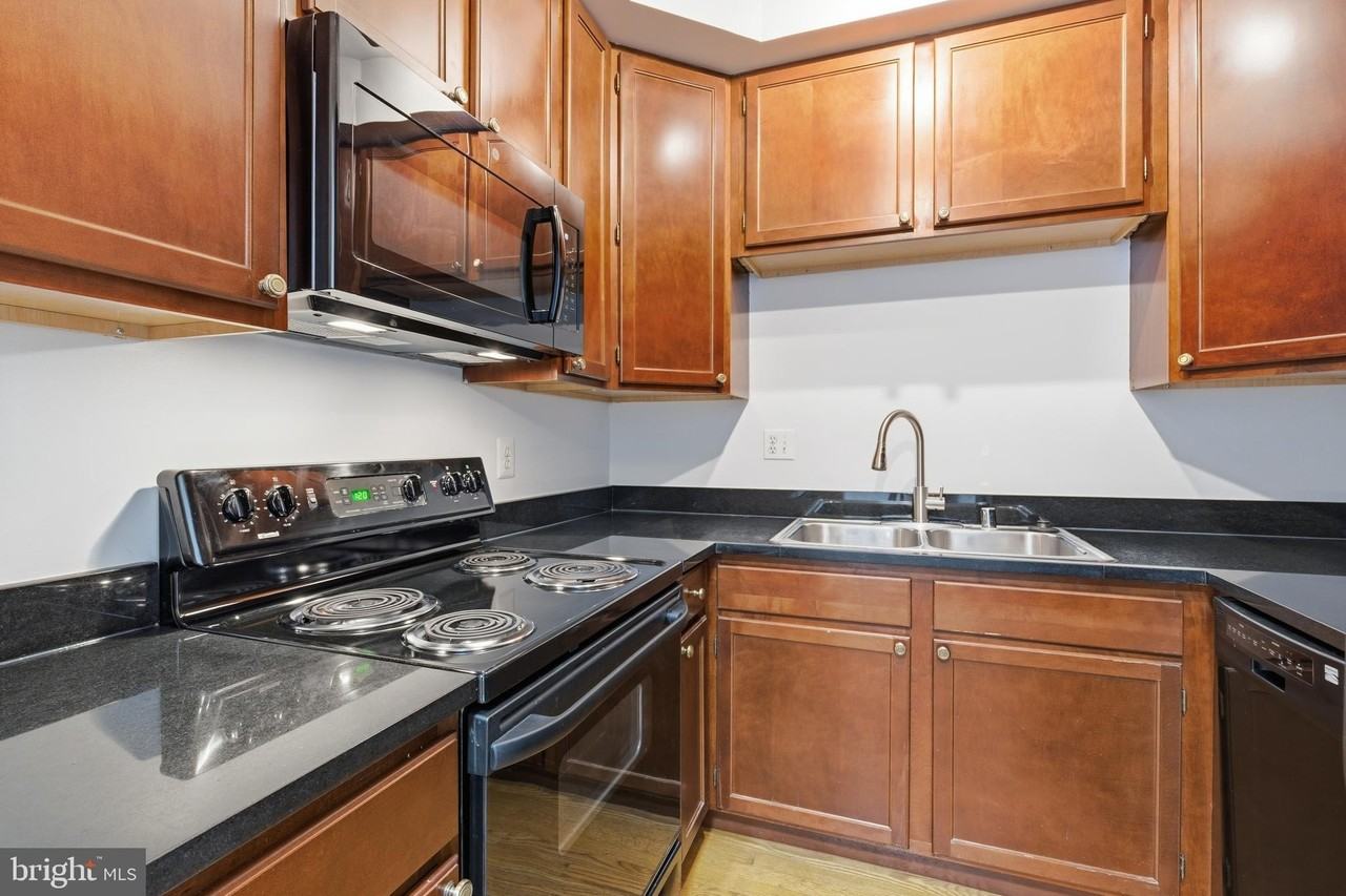 1203 N St Nw Apt E #E - Photo 7 of 24